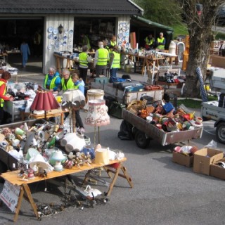 Auksjon og loppemarked i mai