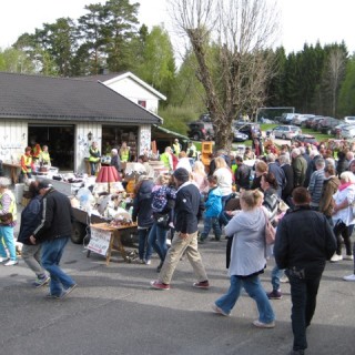 Auksjon og loppemarked i mai