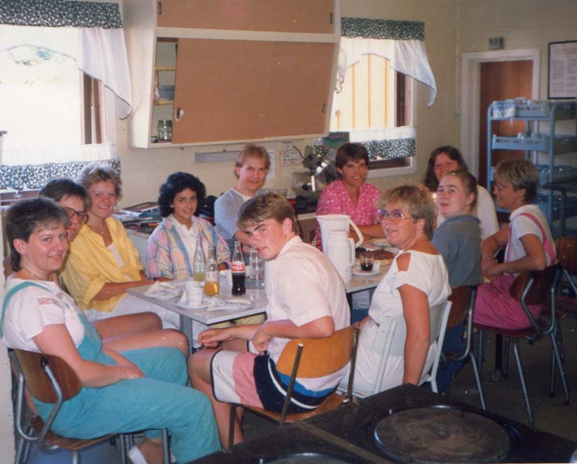 1986 Kjøkken og ledergjengen på kjøkkenet