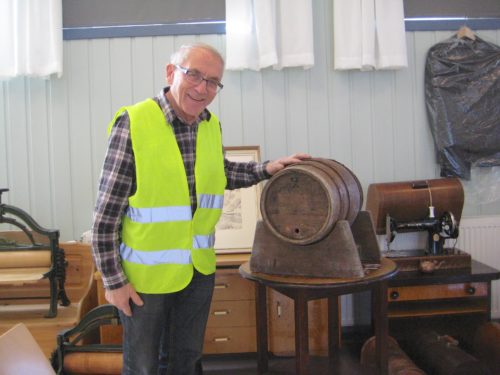 Erling med en gammel øltønne