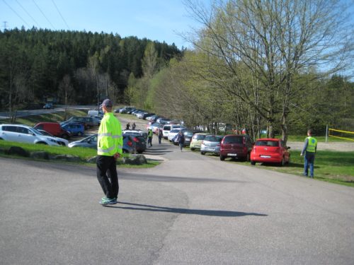 Noen av de mange parkerte bilene